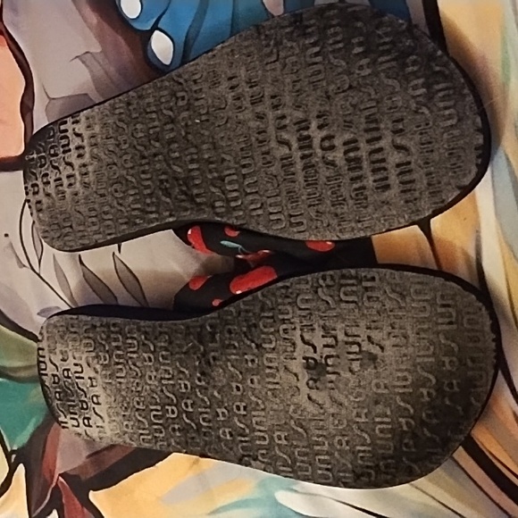 UNISA CHERRY DESIGN BLACK FLIP FLOP SANDALS SZ 9 - Picture 2 of 2